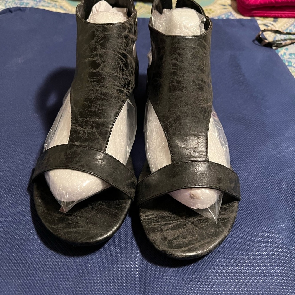 New size 9 Corky black sandals